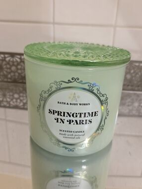 Bath & Body Works Springtime in Paris Candle - Mint Green